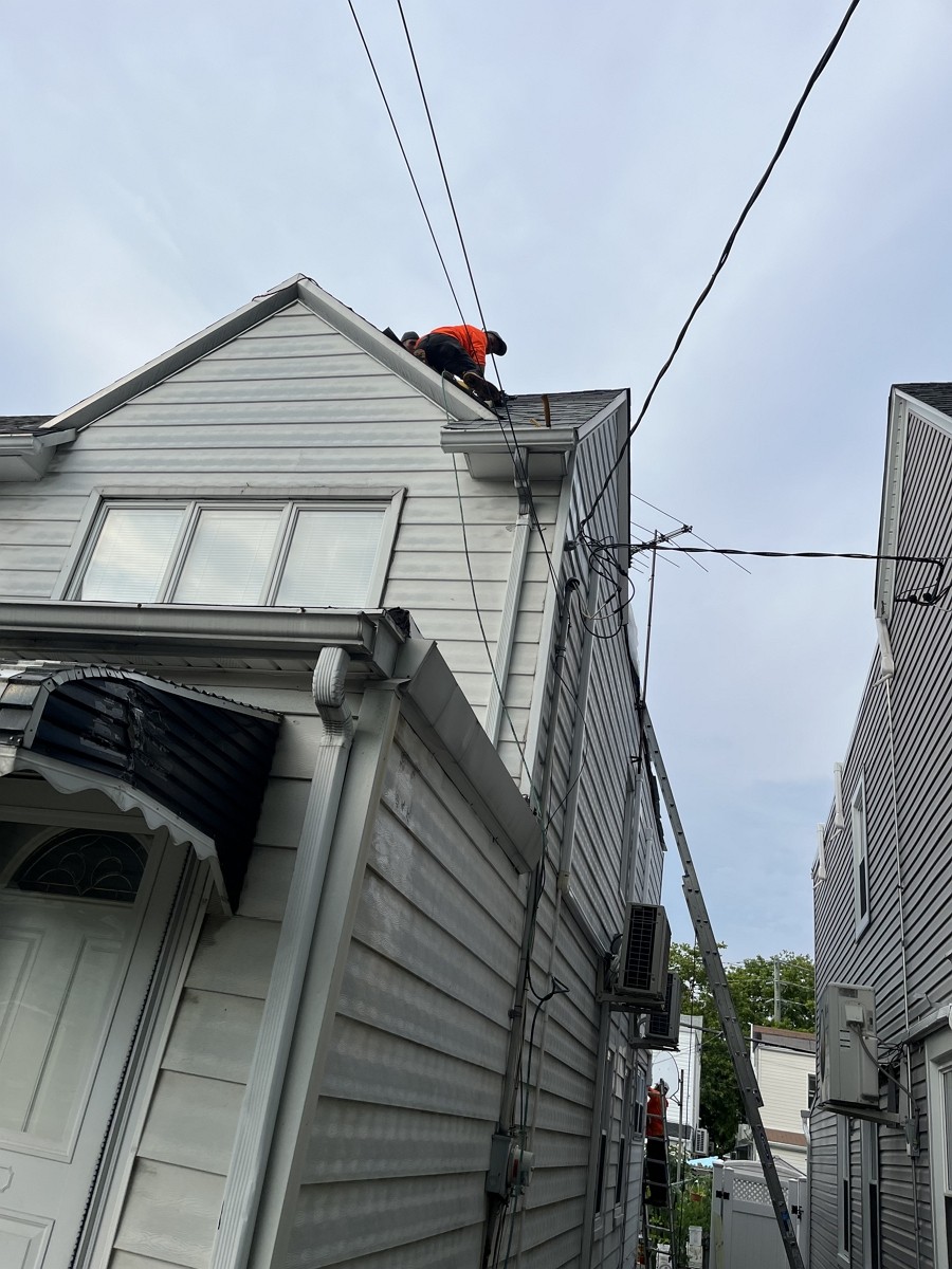 屋顶维修公司,专修屋顶漏水,急修屋顶漏雨,清理水槽等各类屋顶问题维修 NJ photo 2
