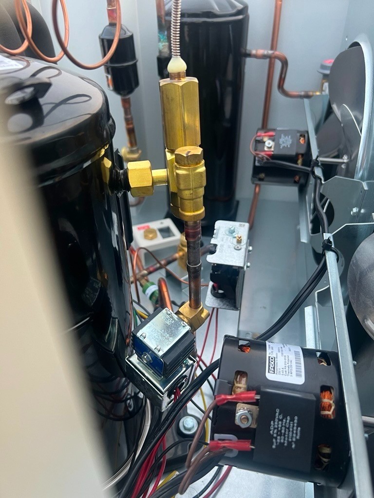 八世纪冷暖公司-Eight Century Heating & Cooling (HVAC)-专做住家和商业冷暖设备维修 photo 1