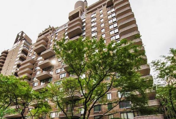 曼哈顿中城招聘通勤阿姨保姆可以住家,主要负责打扫和做饭 图片 1