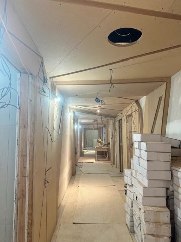 旭日装修公司专做室内外房屋装修，厨房浴室/瓷砖地板/门窗翻新，庭院改造，水电/泥水，免费估价 photo 1