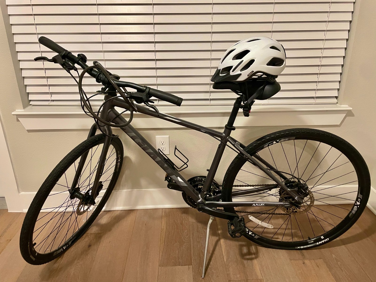 Furnished bicycle for sale in good condition photo 4