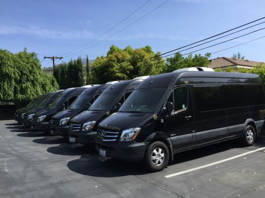 Rent a car along the way Cadillac Mercedes-Benz High Roof Mercedes-Benz S550 Ford 12-seater [Car Rental]