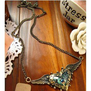 Retro European and American accessories, peach heart, peacock feather wings sweater chain