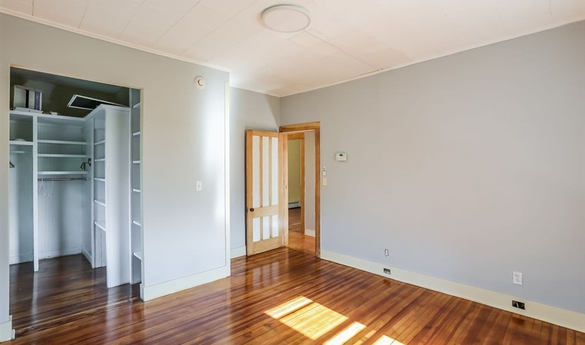 Newly Renovated Single Family House photo 2