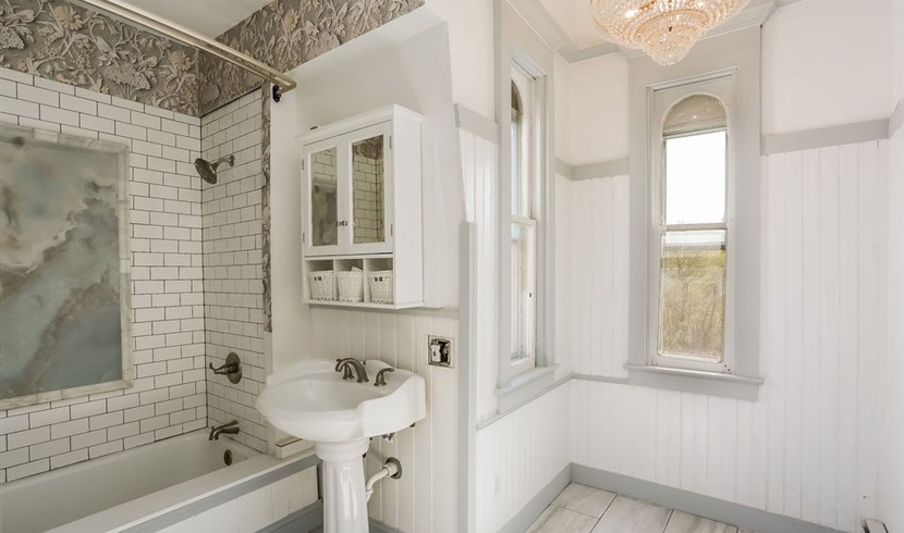 Newly Renovated Single Family House photo 8