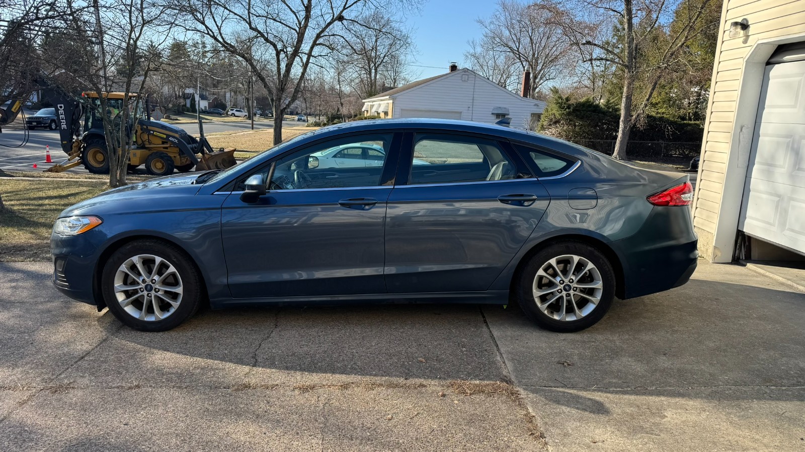 Runs silky smooth, low mileage of 63,000 miles, new CarPlay, 2016 Toyota Camry Sedan, Cherry Hill, New Jersey photo 3