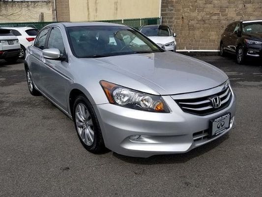 2011 Honda Accord V6 8w Mai personal car photo 4