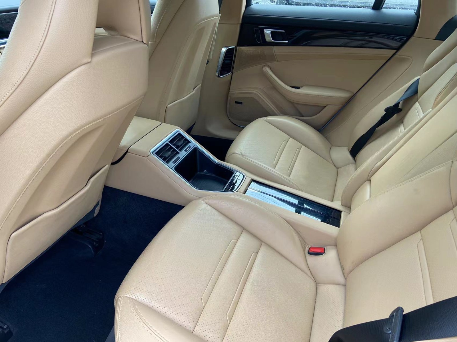 保时捷帕拉梅拉Panamera4,20寸轮毂,加装科技包。 图片 5