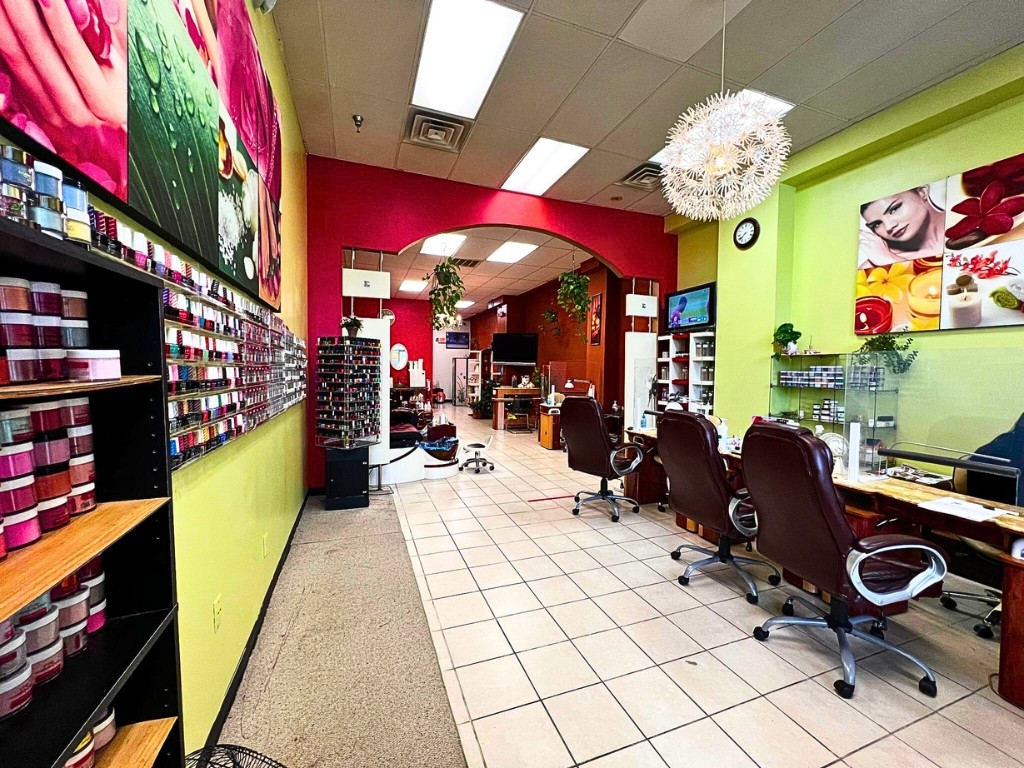 Urgent, urgent, urgent sale of Kangzhou's old nail salon, six tables and six pools, Ms. Tang's contact number is 808-308-2362