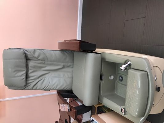 Nail shop furniture 80% new for transfer, self pick up photo 4