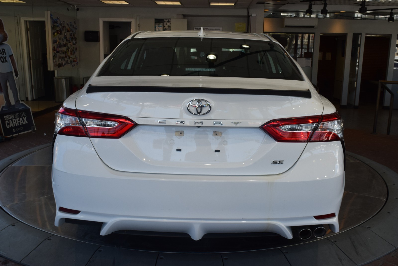 2020 Toyota Camry SE 运动款带皮椅 图片 3