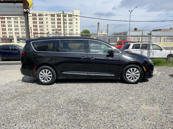高价收购二手车、出售2017 Chrysler Pacifica Touring-L 图片 9
