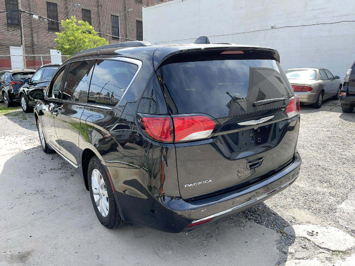 高价收购二手车、出售2017 Chrysler Pacifica Touring-L 图片 8
