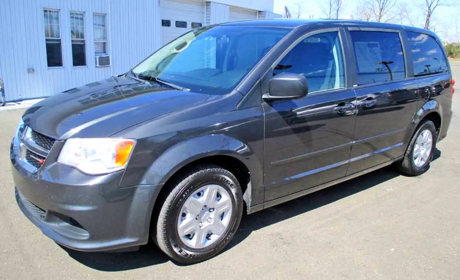 新到货2012 Dodge Grand Caravan 售价10900