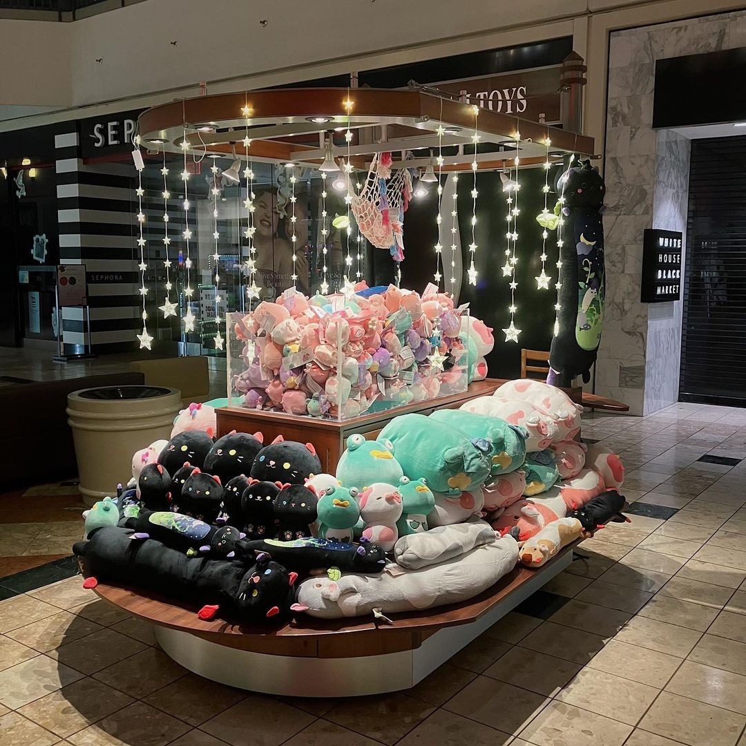 Philadelphia Toy Pop-up Store Salesperson Recruitment