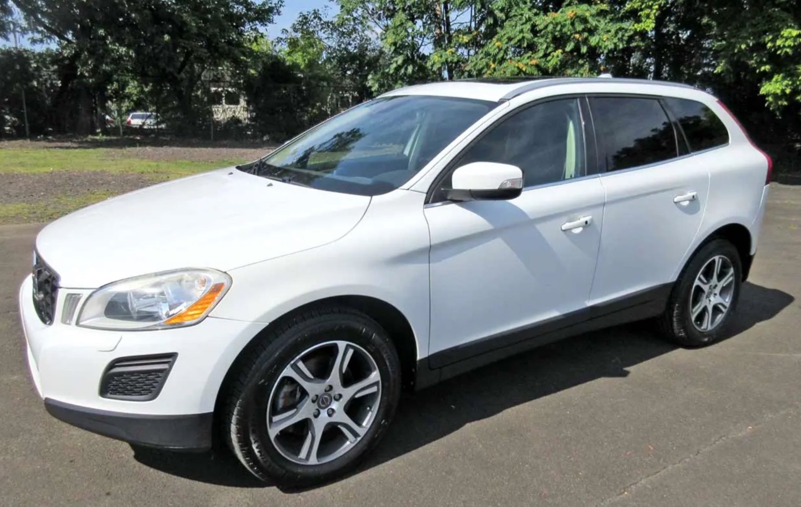 2013 Volvo XC60 AWD Volvo SUV, priced at 10,850