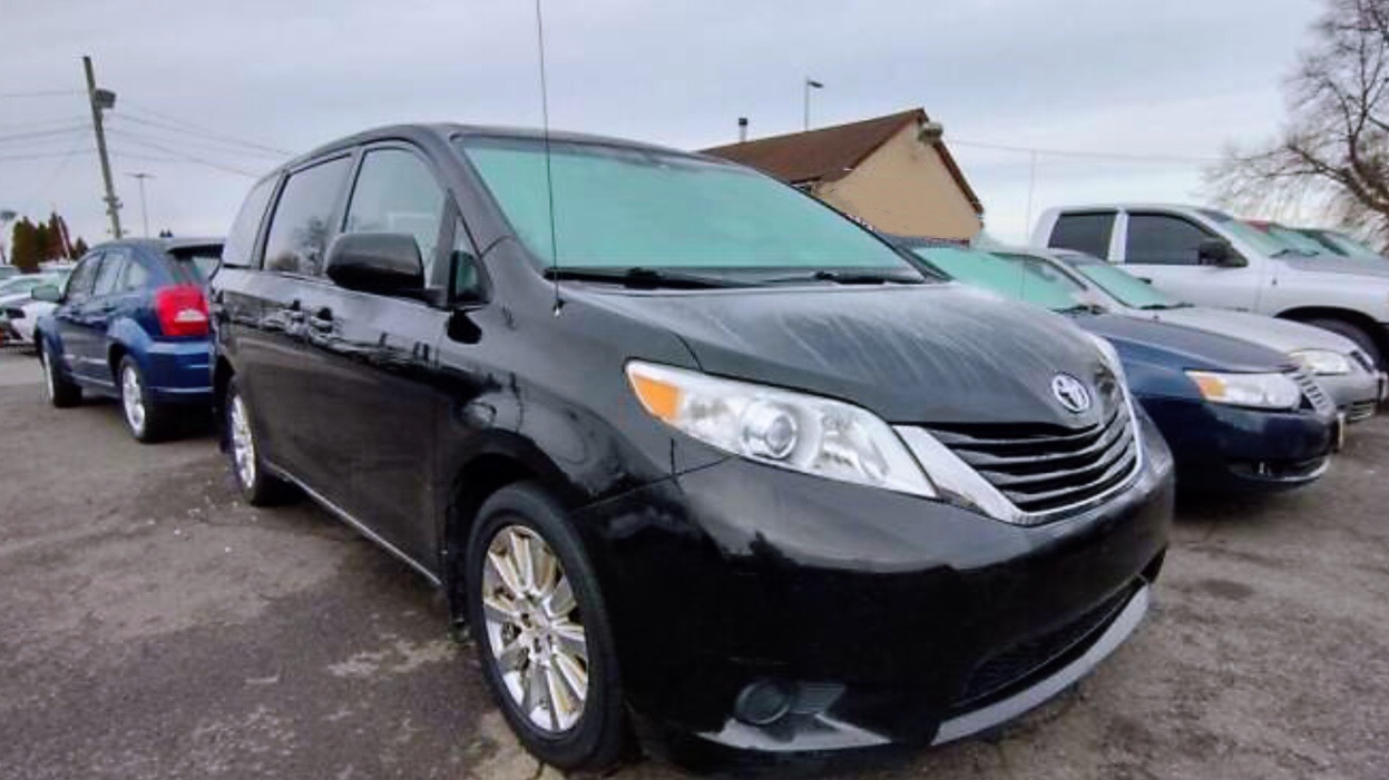 2011 Toyota Sienna LE 丰田七座 Mini-Van 售价13950 图片 3