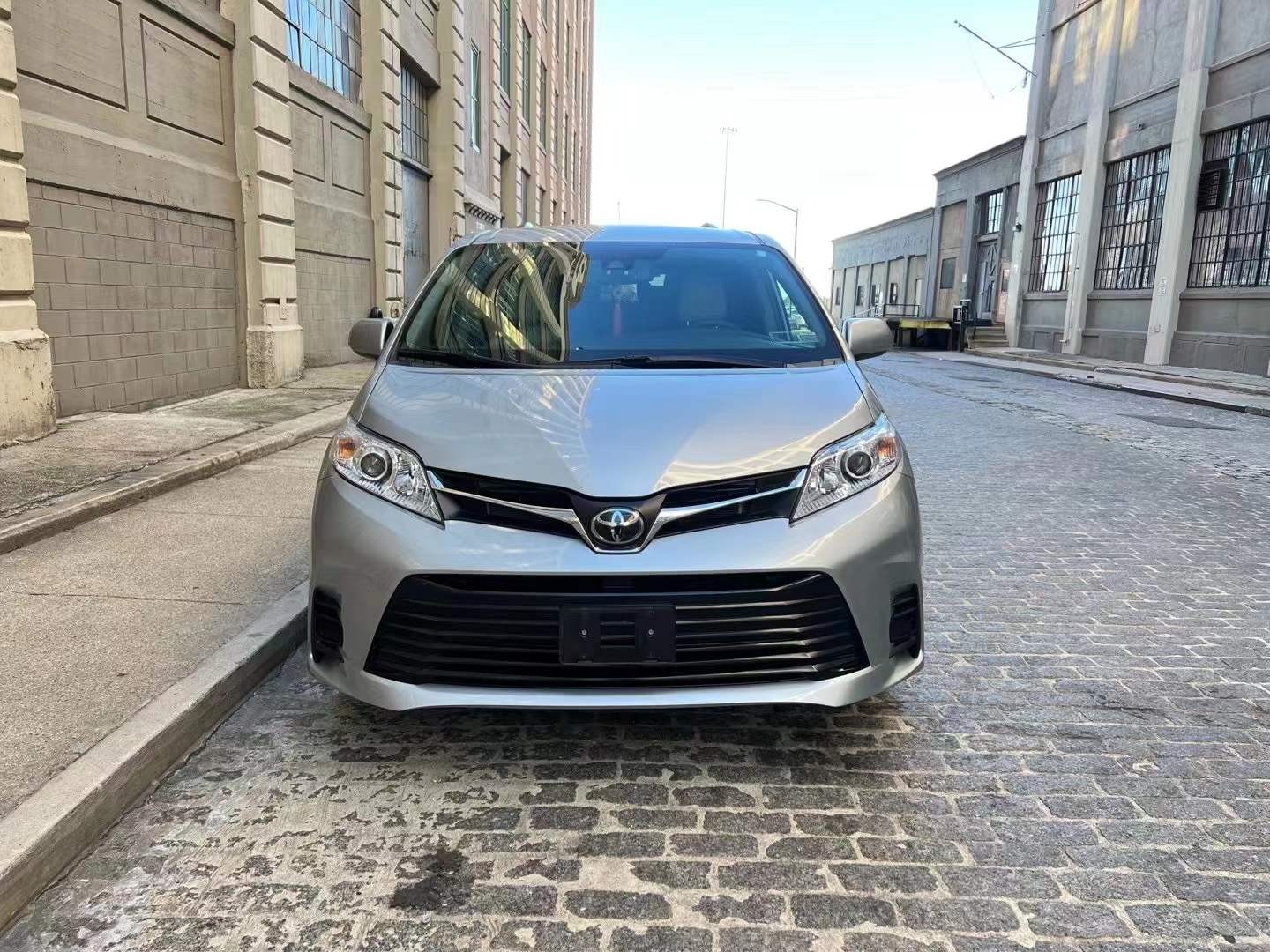 家用神车2019 TOYOTA SIENNA LE