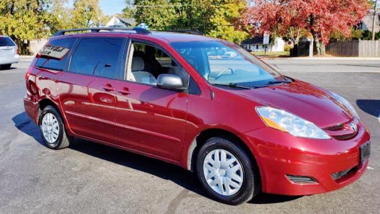2008 Toyota Sienna, eight seats, priced at 9,495 photo 4