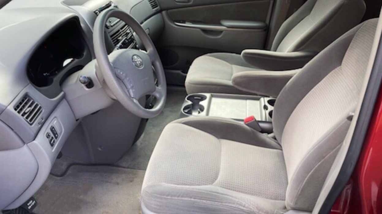 2008 Toyota Sienna, eight seats, priced at 9,495 photo 5