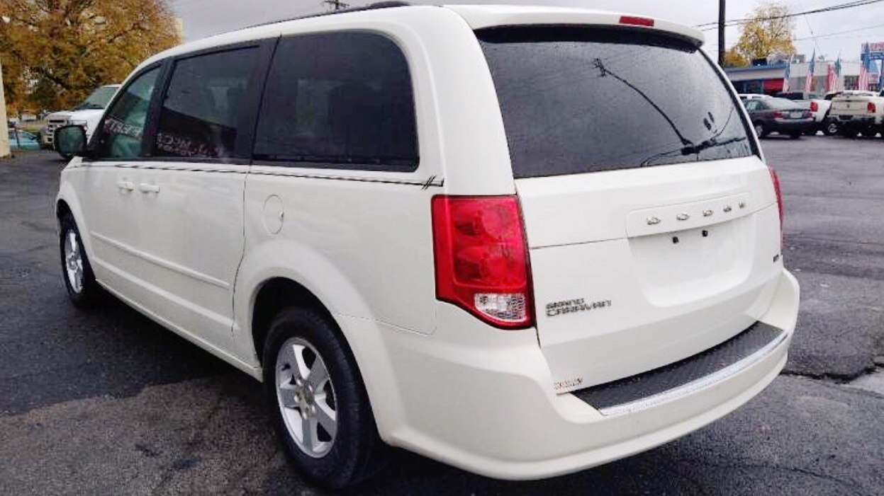 2013 Dodge Grand Caravan priced at 10,250 photo 4