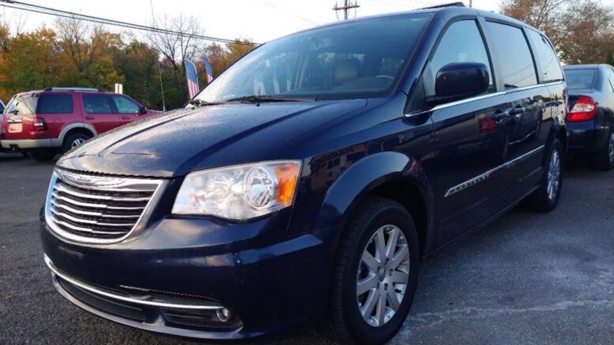 2014 Chrysler Town & Country Touring priced at 14,800 photo 3