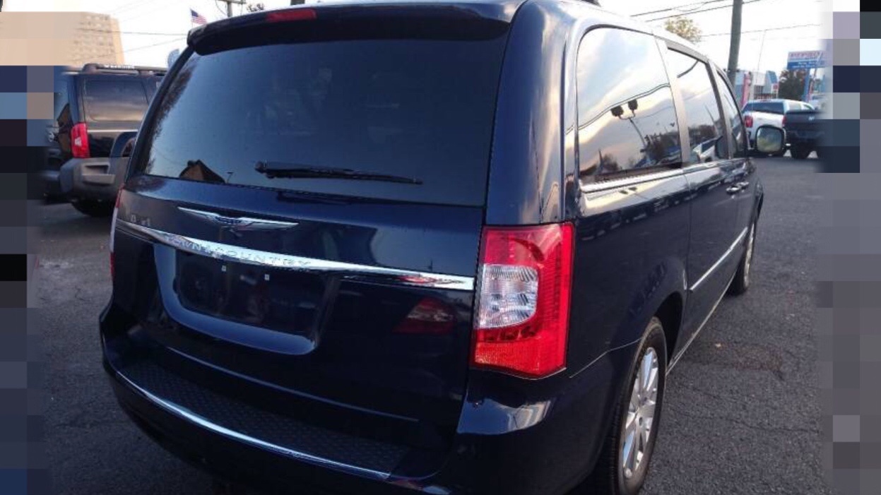 2014 Chrysler Town & Country Touring priced at 14,800 photo 6
