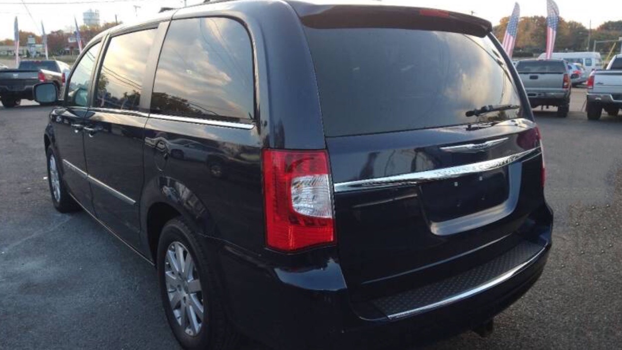 2014 Chrysler Town & Country Touring priced at 14,800 photo 7