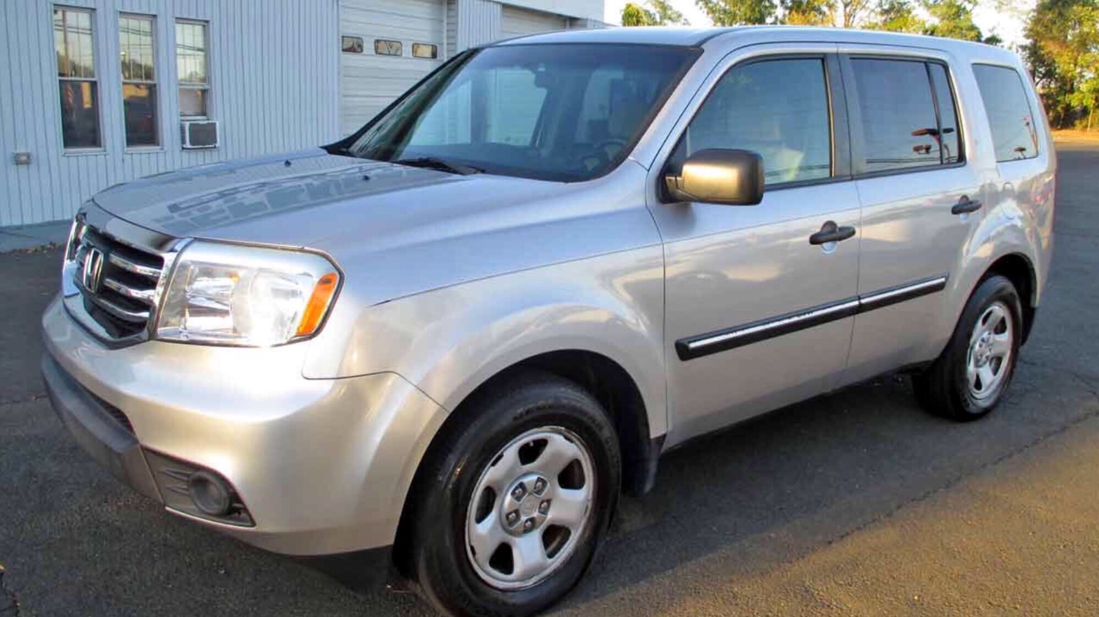 2012 Honda Pilot 4WD Honda SUV with seven seats, priced at 14,500 photo 3