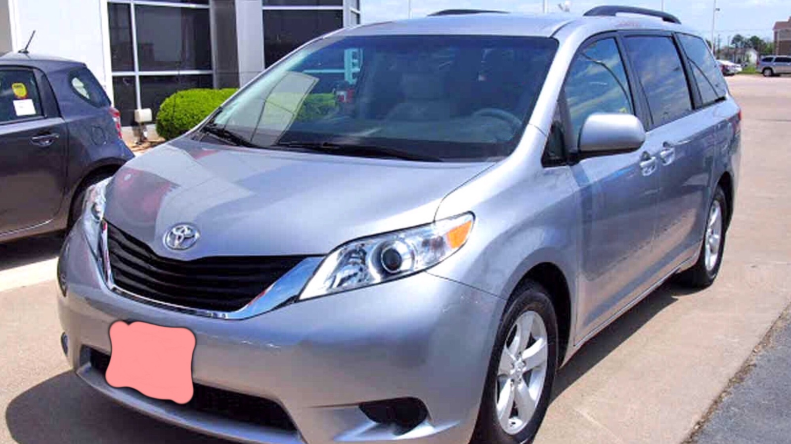 2011 Toyota Sienna Toyota eight-seater priced at 12,900 photo 3