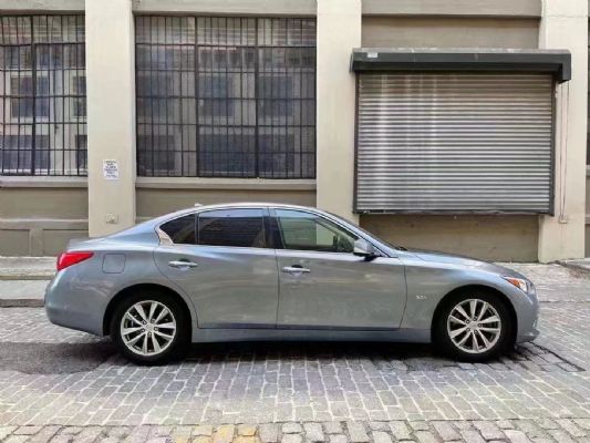 2017 INFINITI Q50 photo 5