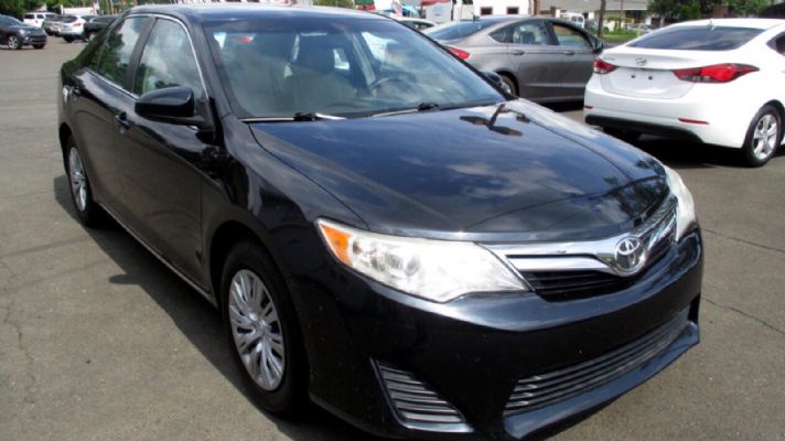 2012 Toyota Camry priced at 9800 photo 5