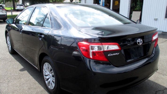 2012 Toyota Camry priced at 9800 photo 7