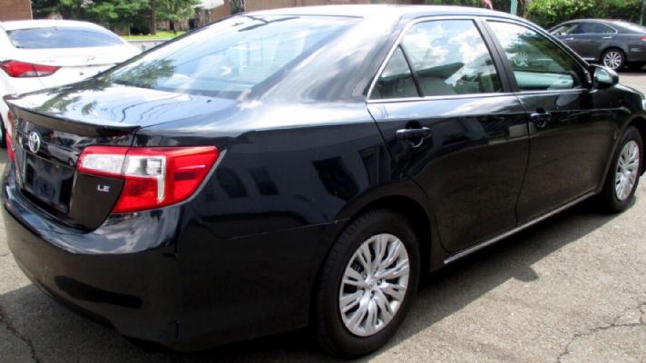 2012 Toyota Camry priced at 9800 photo 6