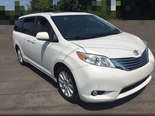 2012 Toyota Sienna XLE AWD Toyota seven-seater, priced at 13,850 photo 6