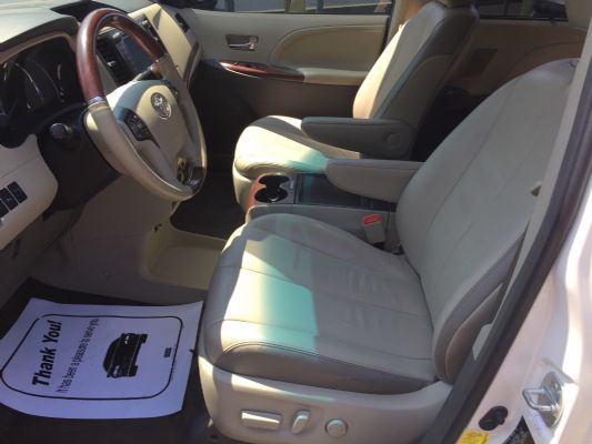 2012 Toyota Sienna XLE AWD Toyota seven-seater, priced at 13,850 photo 4