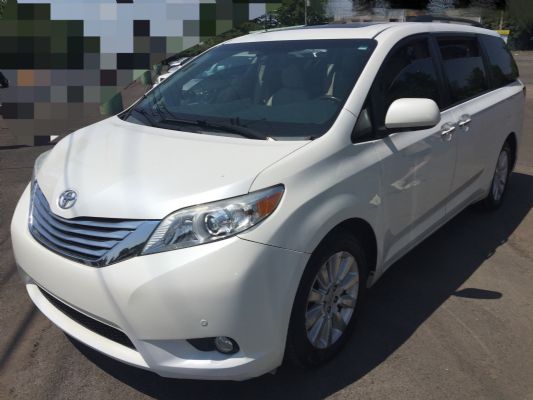 2012 Toyota Sienna XLE AWD Toyota seven-seater, priced at 13,850 photo 2