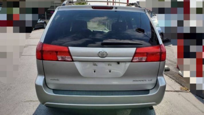 2005 Toyota Sienna LE priced at 7495 photo 4
