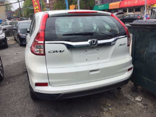 2015 Honda CRV for sale 39000mileage 4 wheel drive photo 3