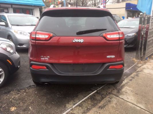 2016 Jeep Cherokee for sale 5600mileage equipped with 4 wheel drive photo 6