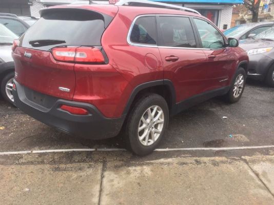 2016 Jeep Cherokee for sale 5600mileage equipped with 4 wheel drive photo 3