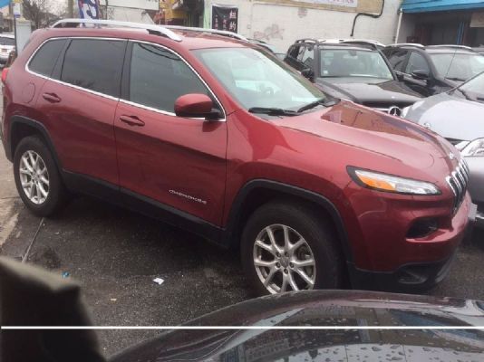2016 Jeep Cherokee for sale 5600mileage equipped with 4 wheel drive photo 7