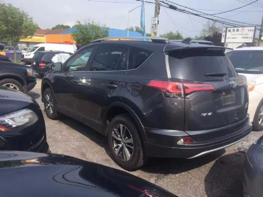 2015 Toyota RVA4 XLE for sale 42,000 miles with 4 wheel drive photo 2