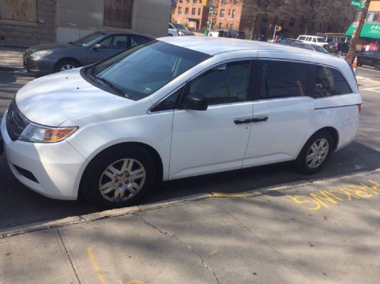 For sale 2013 Honda ODYSSEY LX 7-seater with 63000 miles photo 2