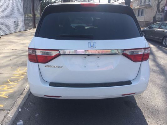 For sale 2013 Honda ODYSSEY LX 7-seater with 63000 miles photo 3