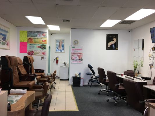 Changdao old nail shop for sale, low rent, good business, free parking lot photo 6