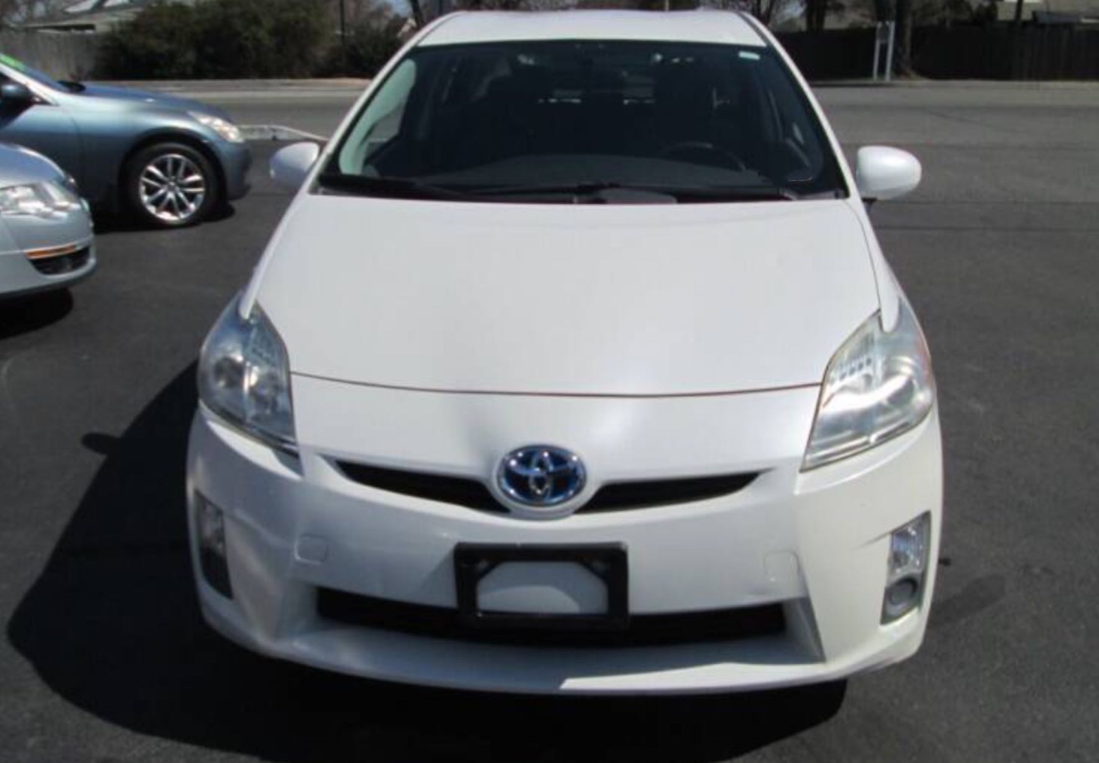 2010 Toyota Prius gasoline-electric hybrid sedan, priced at 9,995 photo 1
