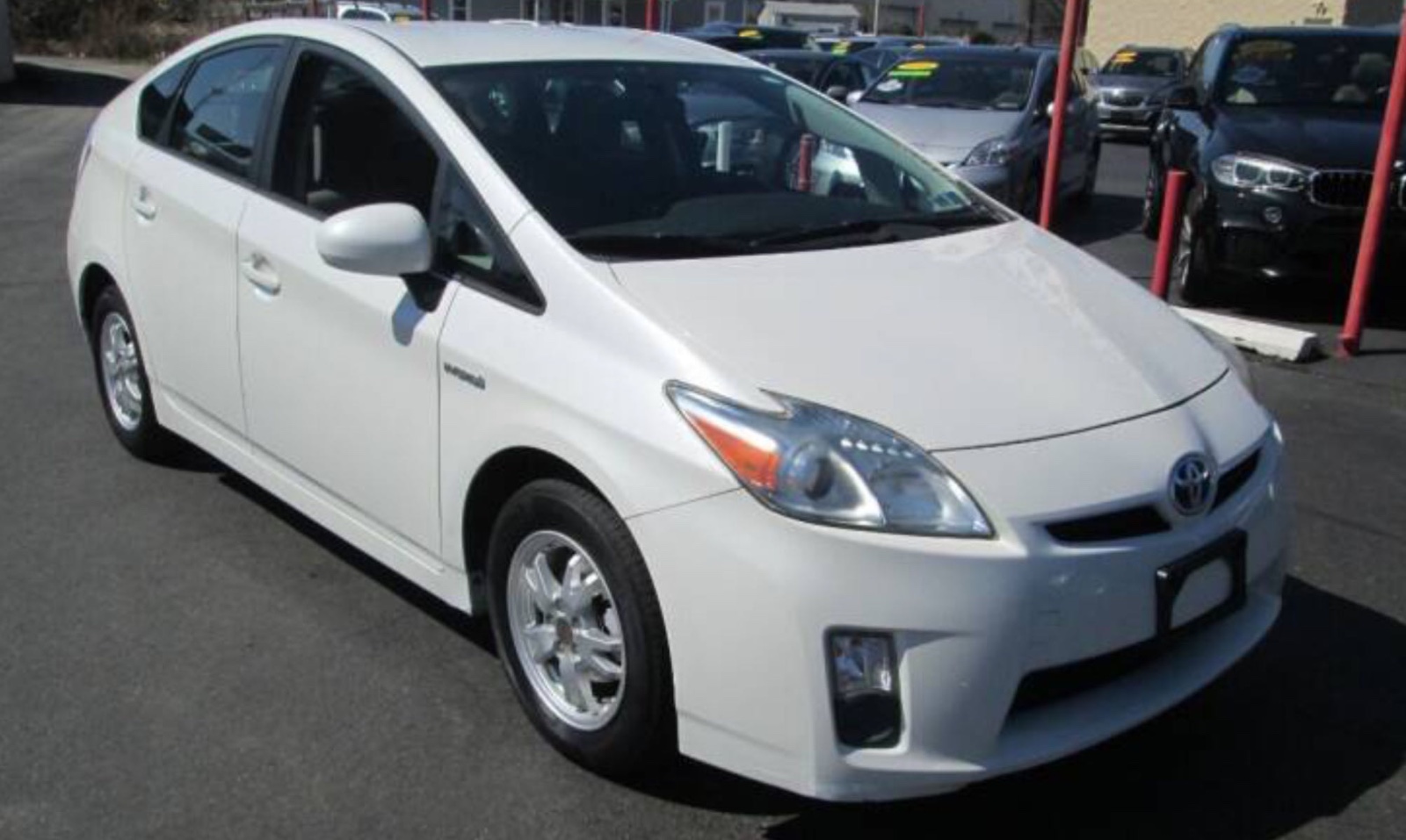 2010 Toyota Prius gasoline-electric hybrid sedan, priced at 9,995 photo 7