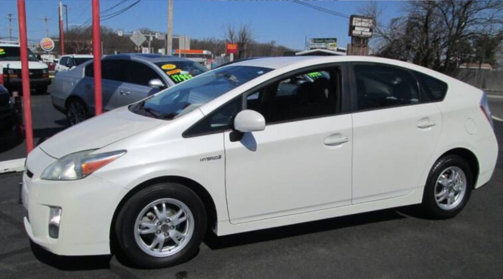 2010 Toyota Prius gasoline-electric hybrid sedan, priced at 9,995 photo 6
