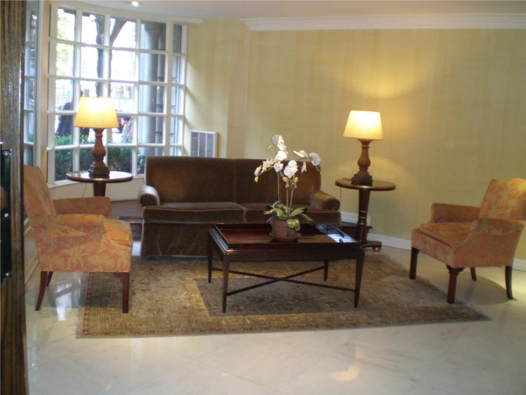 Spacious Studio/Junior One Bedroom